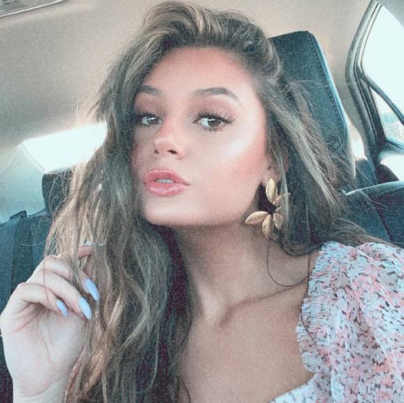 Profile Picture of Laura Parra (@lauraparra335) on Poshmark