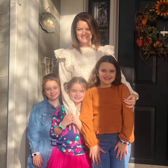 Profile Picture of Jessica Sweaney (@jsweaneyonw) on Poshmark