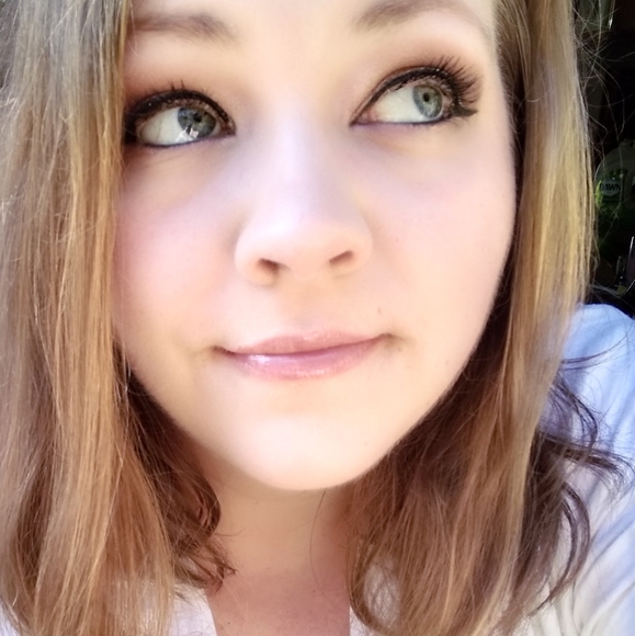 Profile Picture of Kailey Ellis (@kailey_ellis) on Poshmark