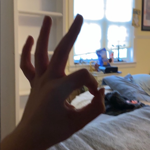 Profile Picture of Eli Ailloni (@eliaiqis) on Poshmark