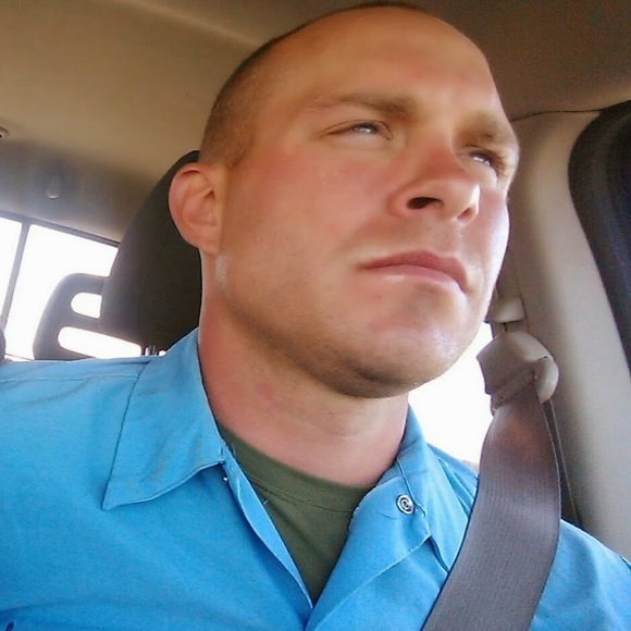 Profile Picture of Bradley Sandlin (@bradleysandlin) on Poshmark
