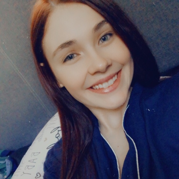 Profile Picture of Jayme Steele (@jaymedanielle) on Poshmark