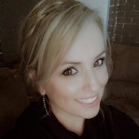 Profile Picture of Marcia Hunsberger (@marciah31) on Poshmark