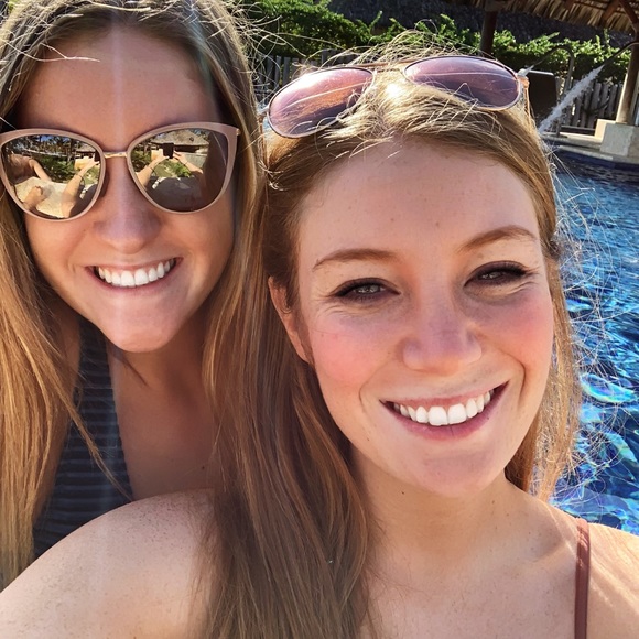 Profile Picture of Molly Hurrle (@mollyhurrle) on Poshmark