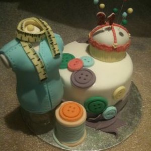 Profile Picture of Lorraine  Robins (@FatRobins) on Twitter