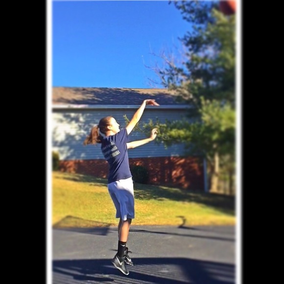 Profile Picture of Emily Rollison (@emilyrollison) on Poshmark