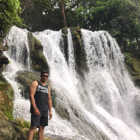 Profile Picture of Josh Solis (@jsolis31) on Poshmark