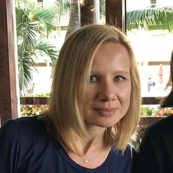 Profile Picture of Yana Hohertz (@yanahohertz) on Poshmark