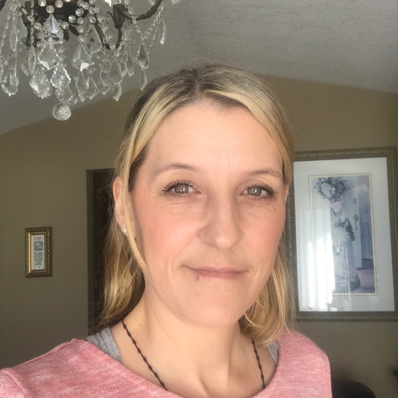 Profile Picture of Bianca Hirsch (@biancahirsch4) on Poshmark