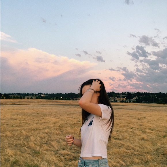 Profile Picture of Hannah Callaway (@hannahlyynnn) on Poshmark