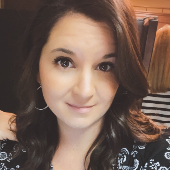 Profile Picture of Hannah Scirto (@hscirto) on Poshmark