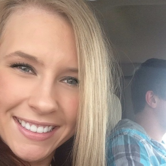 Sydney Bushnell - Poshmark Profile Picture of Sydney Bushnell (@sbushnell13) on Poshmark