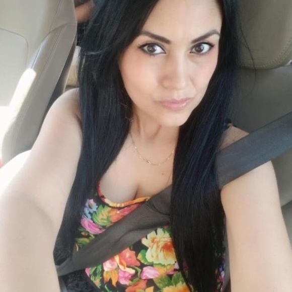 Profile Picture of Dilcia Bueso (@diciabueso) on Poshmark