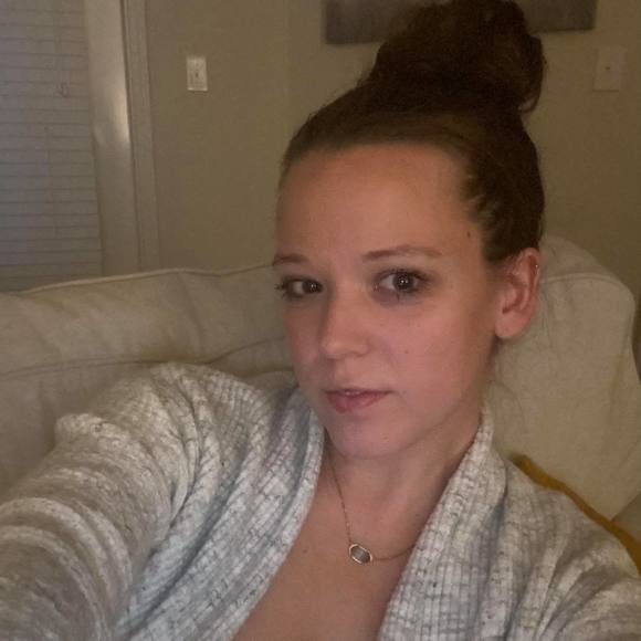 Profile Picture of Meredith Mullins (@mereamullins) on Poshmark