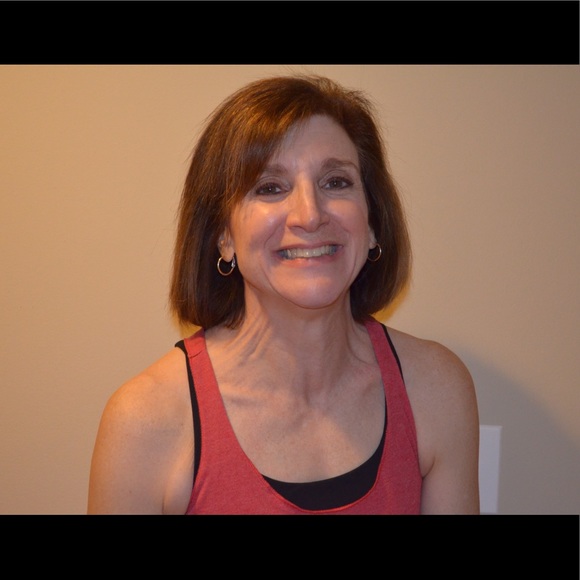 Profile Picture of Caren Appelson (@appelsonc) on Poshmark