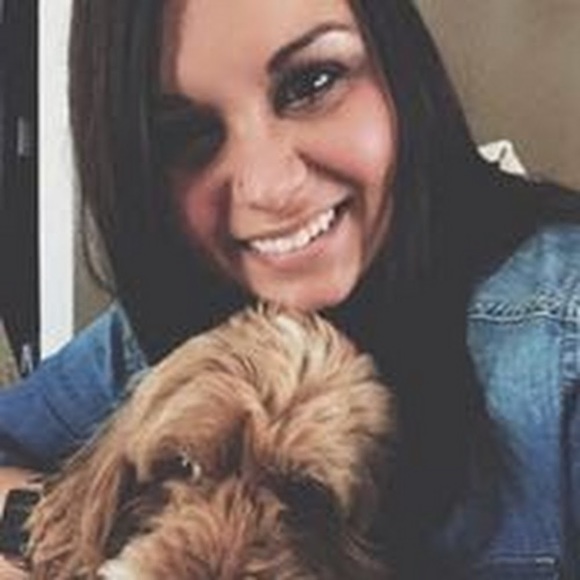 Profile Picture of Tori Wise (@tmariewise) on Poshmark