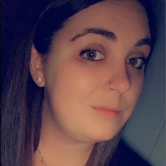 Profile Picture of Chrissy Totten (@chrissytotten) on Poshmark