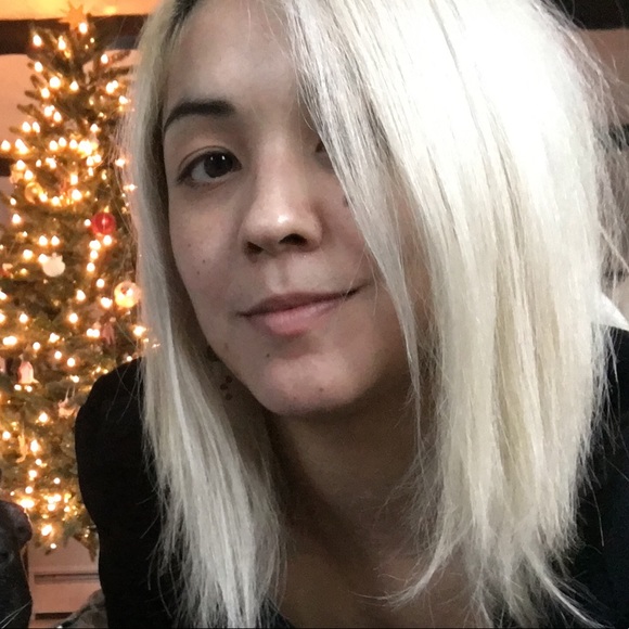 Elle Chyun - Poshmark Profile Picture of Elle Chyun (@ec966) on Poshmark