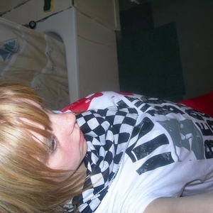 Manon Vidal - Myspace Profile Picture of Manon Vidal (@413517207) on Myspace