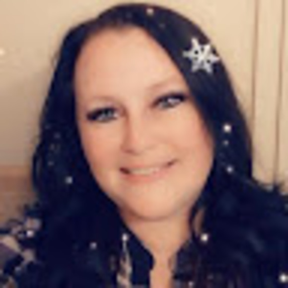 Chelesea Wright - Poshmark Profile Picture of Chelesea Wright (@cheleseawright) on Poshmark