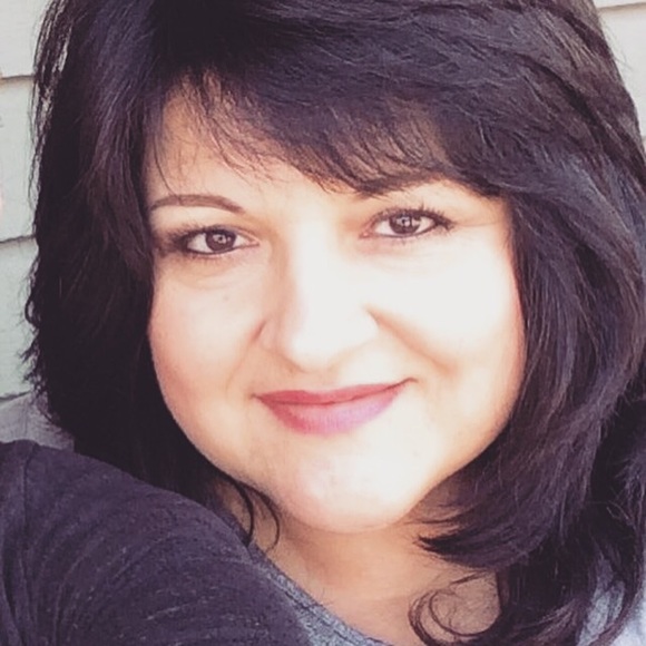 Profile Picture of Nadia Kalinichenko (@n_adia) on Poshmark