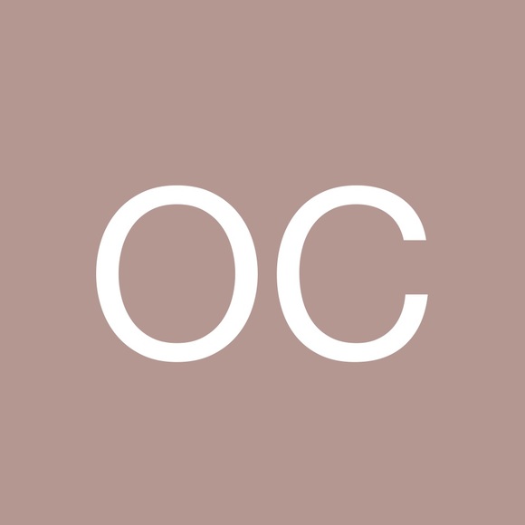 Profile Picture of Olivia Chow (@ochow12) on Poshmark