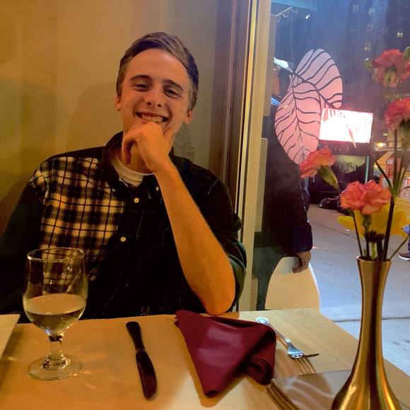 Profile Picture of Alexander Hakes (@alexohakeso) on Poshmark