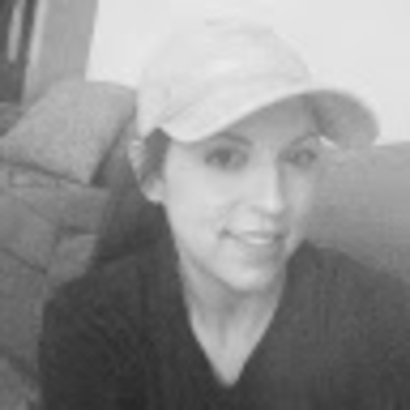 Profile Picture of Gillian Beemer (@organicgillian) on Poshmark