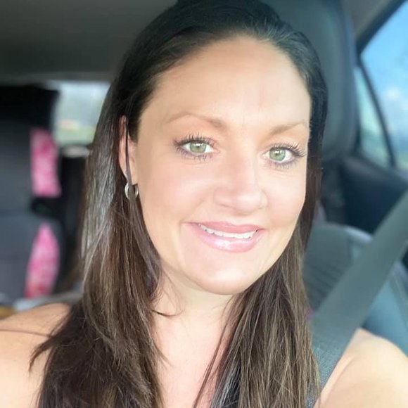 Profile Picture of Tiffany Curzan (@tiff101080) on Poshmark