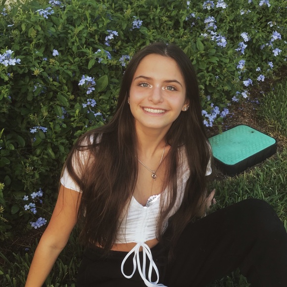 Profile Picture of Gabby Matire (@gm1234152) on Poshmark