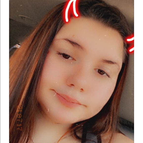 Profile Picture of Desiree Joesting (@djoesting) on Poshmark