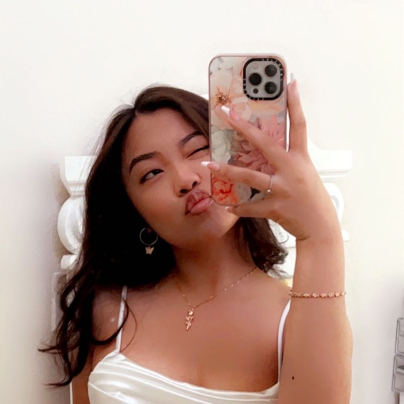 Profile Picture of Samantha Benting (@srose1104) on Poshmark