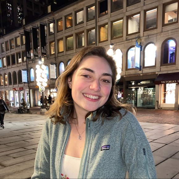 Profile Picture of Courtney Wegrzyn (@cpwez1) on Poshmark