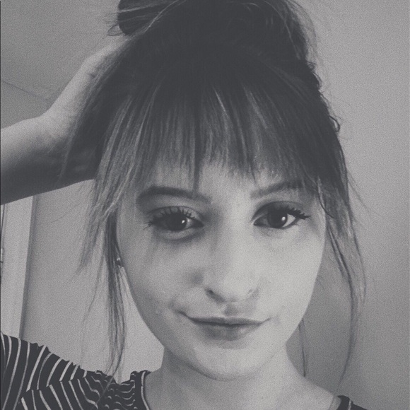 Profile Picture of Grace Steeves (@gsteeves) on Poshmark