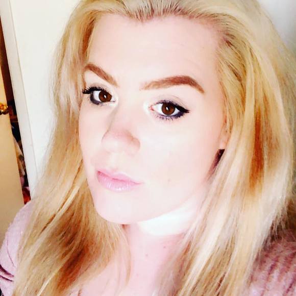 Profile Picture of Krista Pentecost (@pink81218) on Poshmark