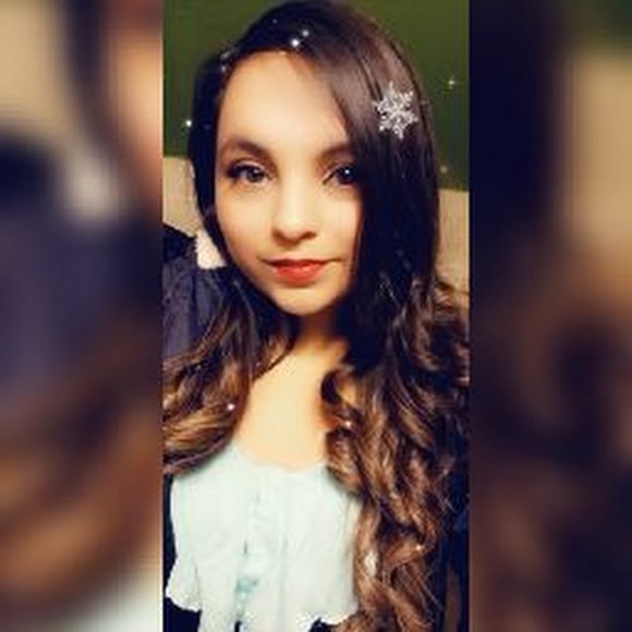 Profile Picture of Vianey Muñoz (@neyvmr97) on Poshmark
