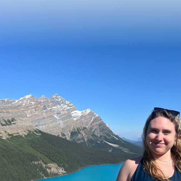 Profile Picture of Emily Breault (@emilybreault475) on Poshmark