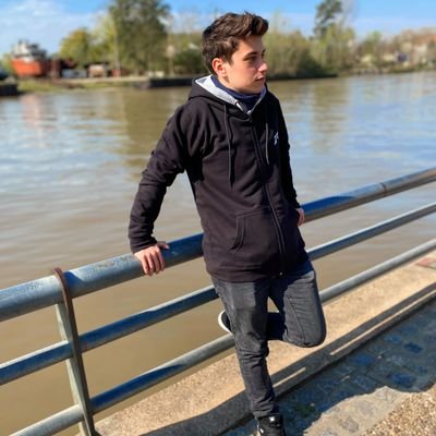 Profile Picture of Chris (@ChrisSeman98) on Twitter