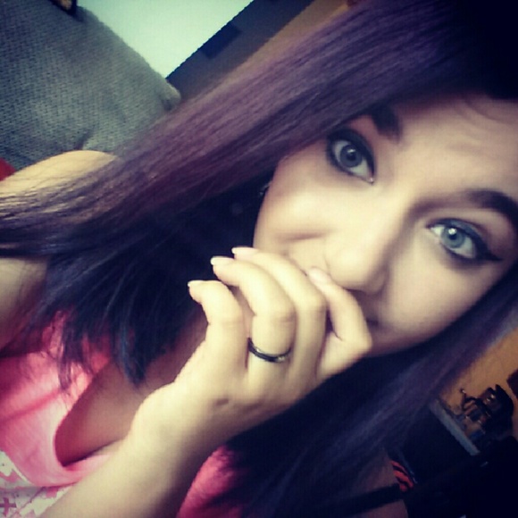 Profile Picture of Amanda Cilley (@amandarcilley) on Poshmark