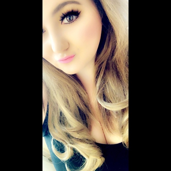 Profile Picture of Marissa Tedeschi (@mtedeschi96) on Poshmark