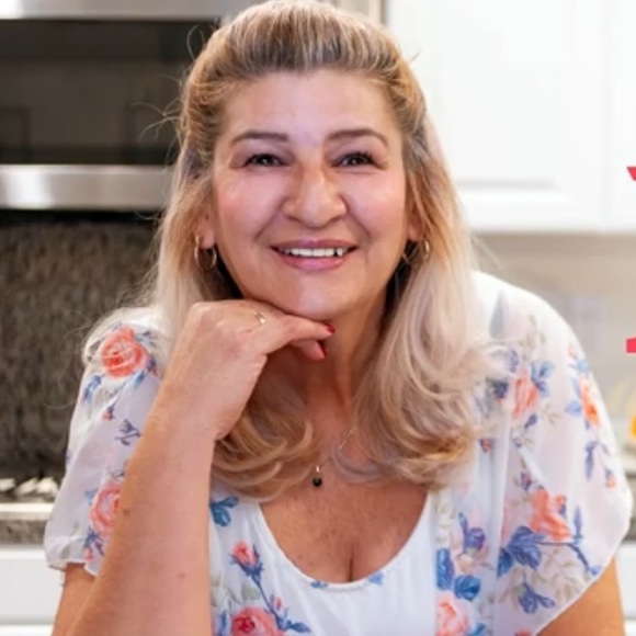 Profile Picture of Mayra Alvarez (@aquiconmayra) on Poshmark