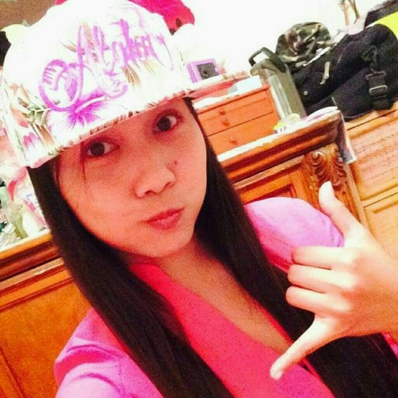 Profile Picture of Mari Angala (@marilex28) on Poshmark