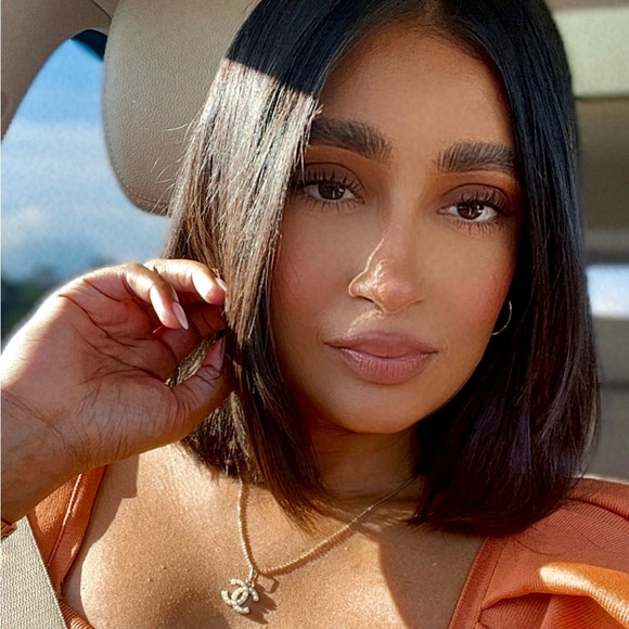 Profile Picture of Annesa Hassim (@prettyhavenco) on Poshmark