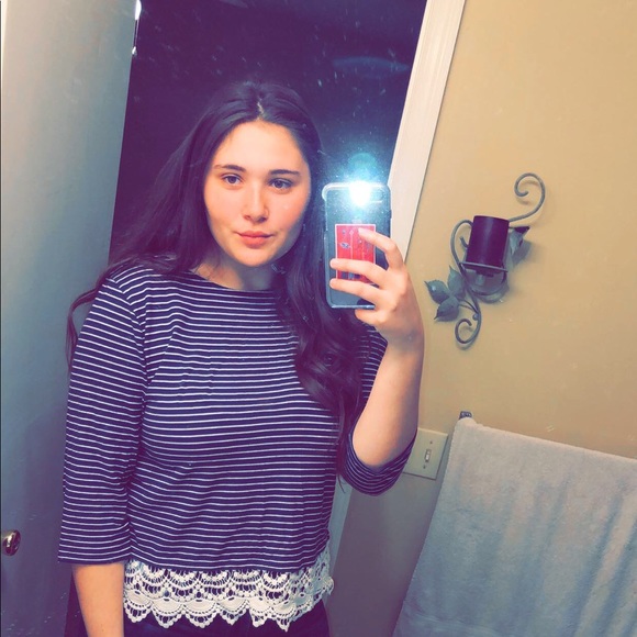 Profile Picture of Julia Webb (@juliawebb325) on Poshmark