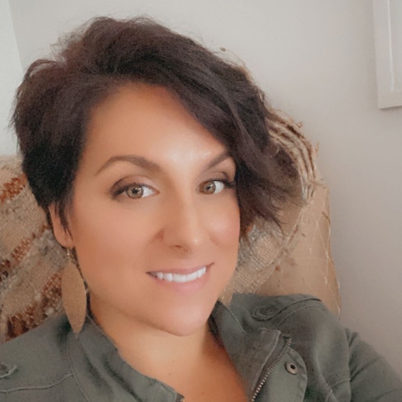 Profile Picture of Allison Klink (@allisonklink) on Poshmark