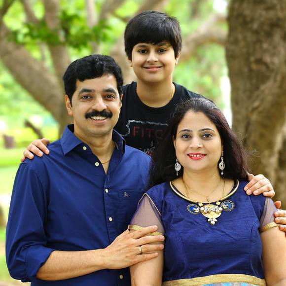 Profile Picture of Shalini Avadhanula (@shalunsudha) on Poshmark