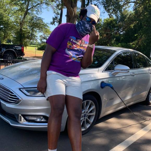 Profile Picture of Obie Smith (@ezbandz) on Poshmark