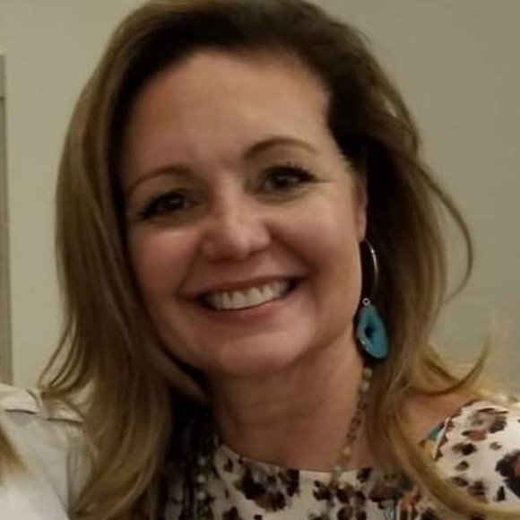 Profile Picture of Stephanie r Allinger (@robinallinger) on Poshmark