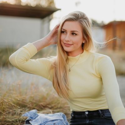 Profile Picture of Anna Benson (@annabens_) on Twitter