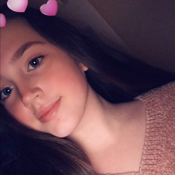 Profile Picture of Becky Marusiak (@beckymarusiak) on Poshmark